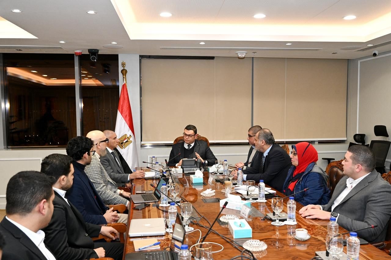 وزير الإسكان يستعرض فرص التعاون مع مسؤلى منصة مصر العقارية